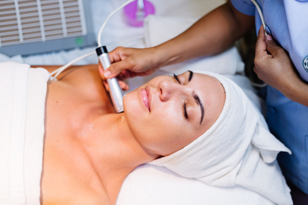 Indiba facial para regeneración de tejidos y rejuvenecimiento